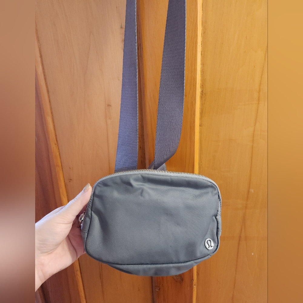 Lululemon Everywhere Belt Bag